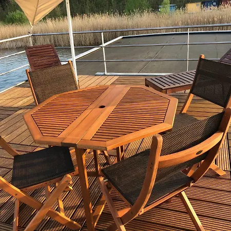 Hausboot Harmonie Hotel na wodzie