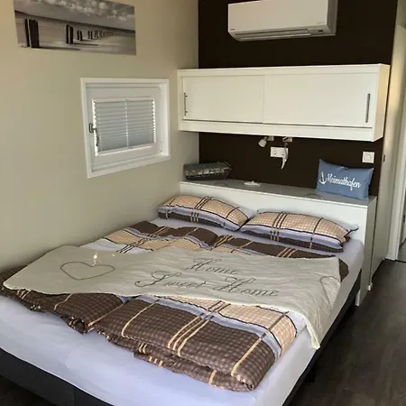 Hausboot Harmonie Hotel na wodzie