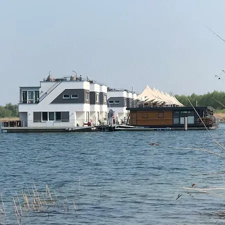 Hotel na wodzie Hausboot Harmonie *